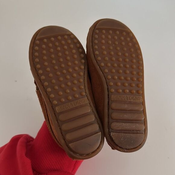 Minnetonka Kids Moccasins in Brown - Picture 3 of 3